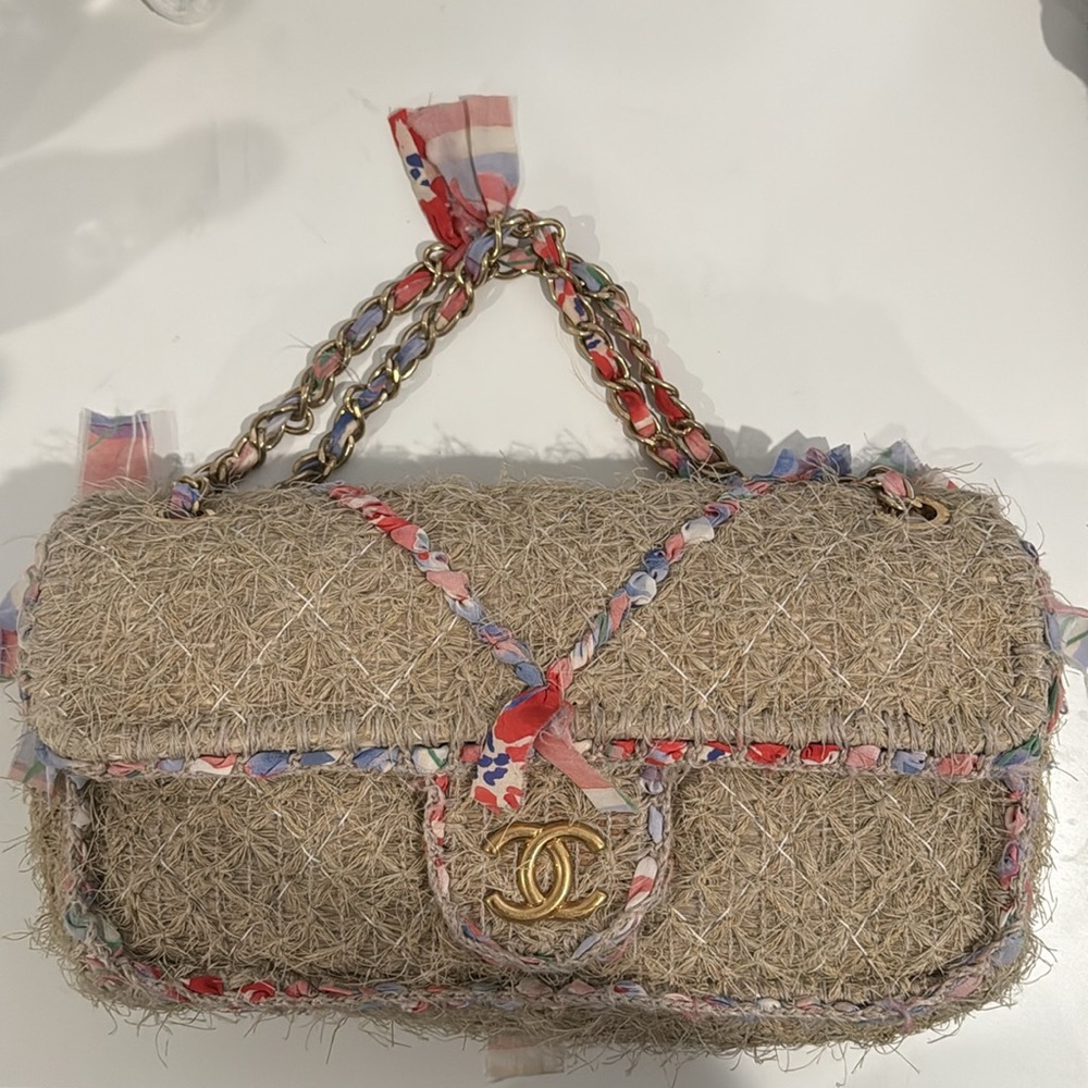 Authentic CHANEL Pre-Owned 2010 CC Straw Flap shoulder bag. - Picture 2 of 8